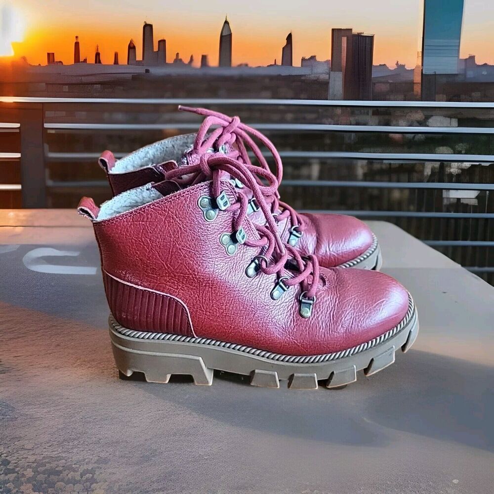 Kelsi Dagger Brooklyn Shoes Womens 8.5M Leather Lace-Up Lug Ankle Boots Ruby